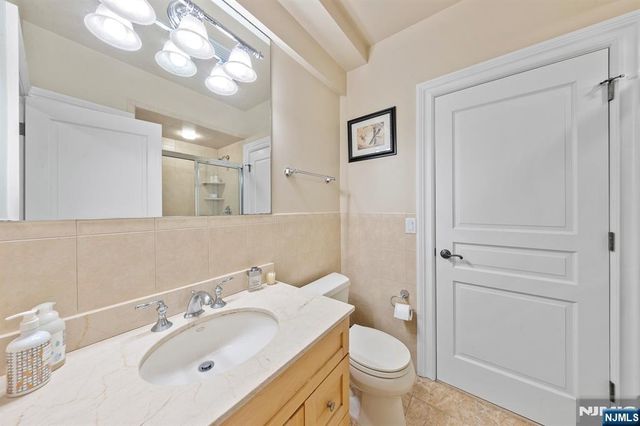 30 Peter Lynas Court, Tenafly, NJ 07670