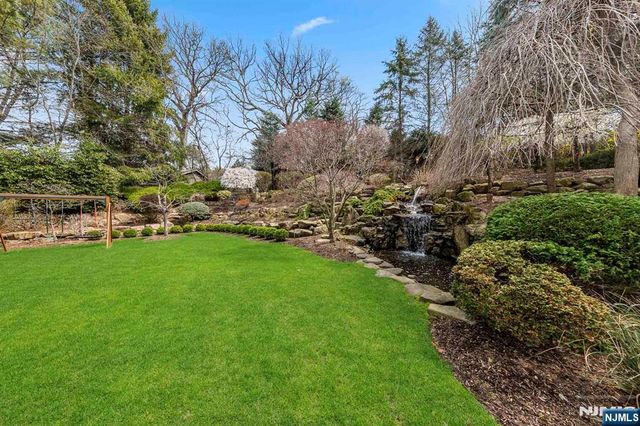 30 Peter Lynas Court, Tenafly, NJ 07670