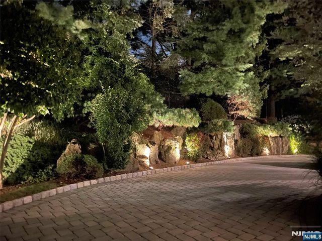 30 Peter Lynas Court, Tenafly, NJ 07670