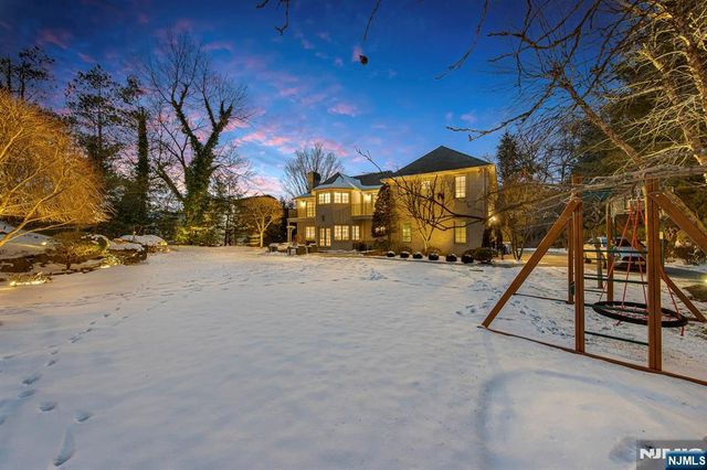 30 Peter Lynas Court, Tenafly, NJ 07670