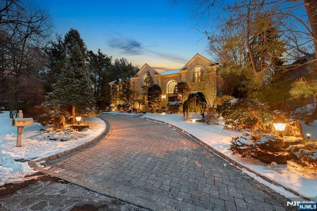 30 Peter Lynas Court, Tenafly, NJ 07670