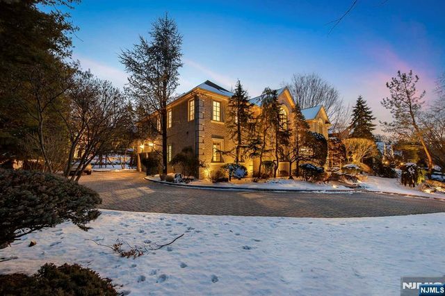 30 Peter Lynas Court, Tenafly, NJ 07670
