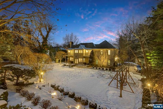 30 Peter Lynas Court, Tenafly, NJ 07670