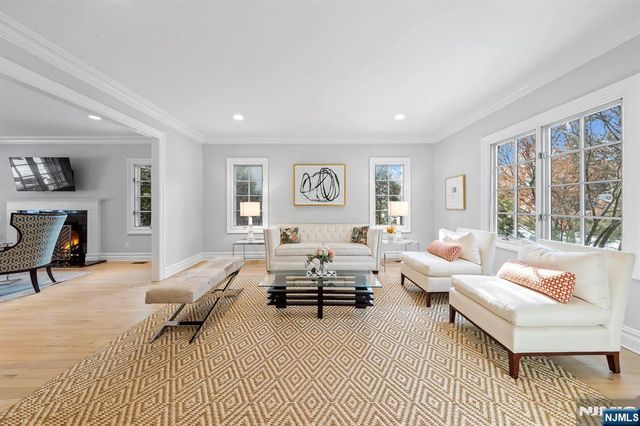 30 Peter Lynas Court, Tenafly, NJ 07670