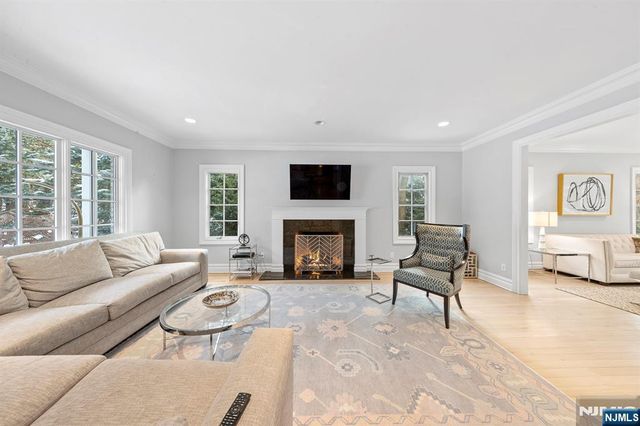 30 Peter Lynas Court, Tenafly, NJ 07670