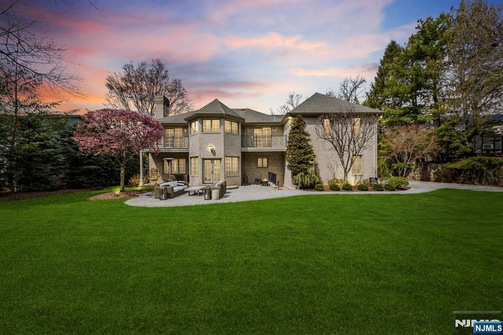 30 Peter Lynas Court, Tenafly, NJ 07670