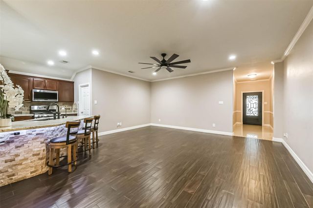 2102 Pickwick Pines Dr Court, Humble, TX 77396