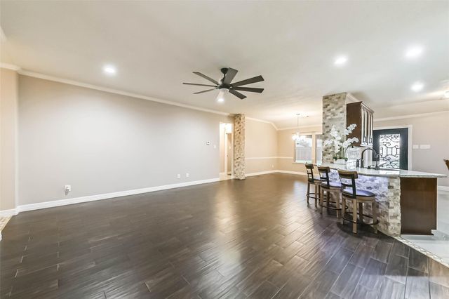 2102 Pickwick Pines Dr Court, Humble, TX 77396