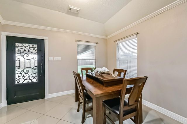 2102 Pickwick Pines Dr Court, Humble, TX 77396