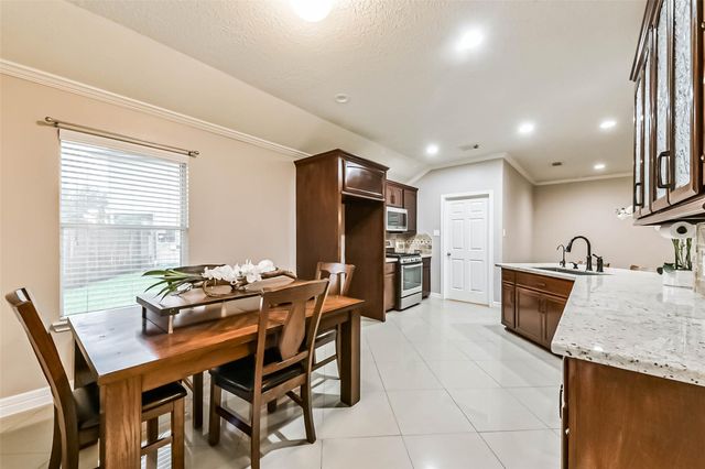 2102 Pickwick Pines Dr Court, Humble, TX 77396