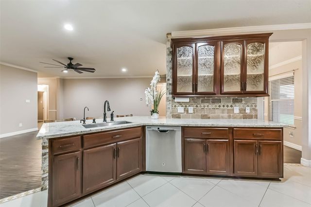 2102 Pickwick Pines Dr Court, Humble, TX 77396