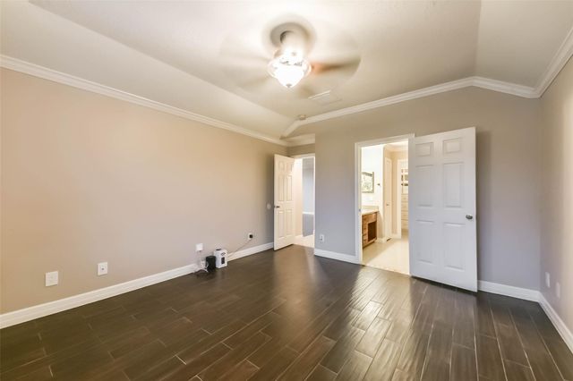 2102 Pickwick Pines Dr Court, Humble, TX 77396