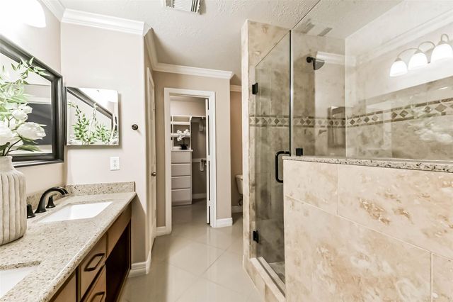 2102 Pickwick Pines Dr Court, Humble, TX 77396