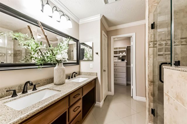 2102 Pickwick Pines Dr Court, Humble, TX 77396