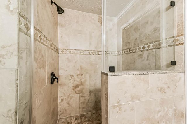 2102 Pickwick Pines Dr Court, Humble, TX 77396