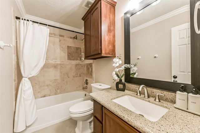 2102 Pickwick Pines Dr Court, Humble, TX 77396