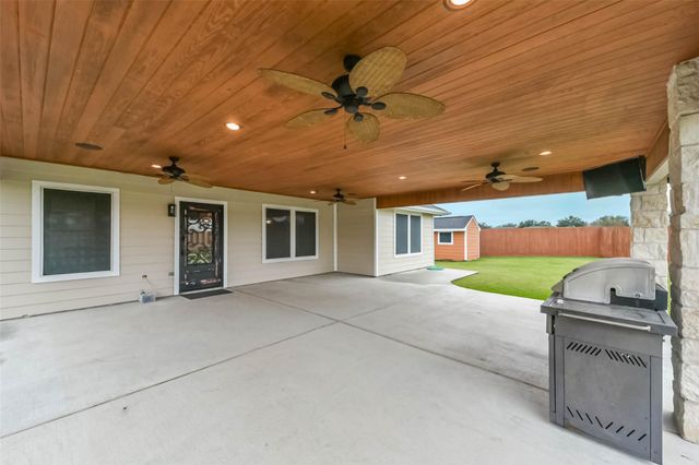 2102 Pickwick Pines Dr Court, Humble, TX 77396