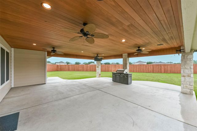 2102 Pickwick Pines Dr Court, Humble, TX 77396