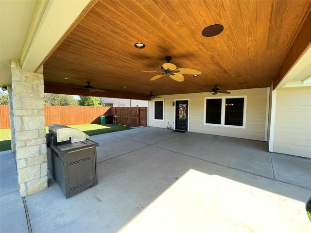 2102 Pickwick Pines Dr Court, Humble, TX 77396