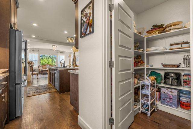 1721 Olive Heights Ct, Folsom, CA 95630