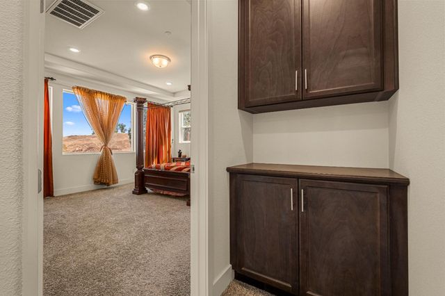 1721 Olive Heights Ct, Folsom, CA 95630