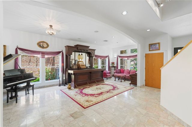 4827 Ocean Dr, Corpus Christi, TX 78412