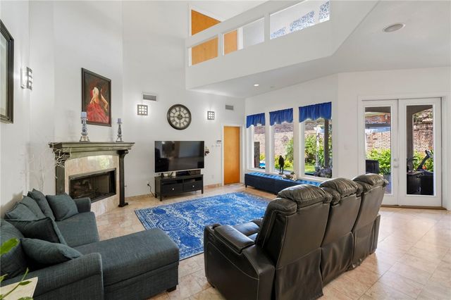 4827 Ocean Dr, Corpus Christi, TX 78412