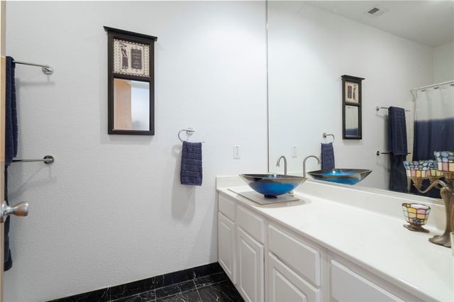 4827 Ocean Dr, Corpus Christi, TX 78412