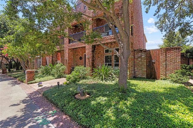4827 Ocean Dr, Corpus Christi, TX 78412