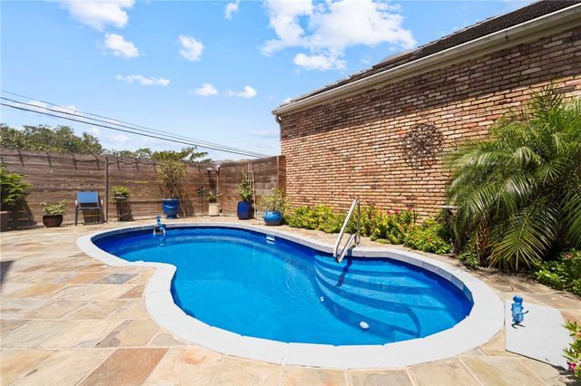 4827 Ocean Dr, Corpus Christi, TX 78412