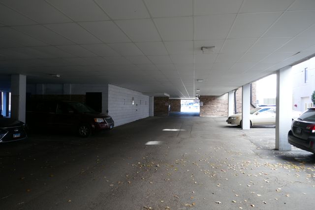 603 S River Road 2M, Des Plaines, IL 60016