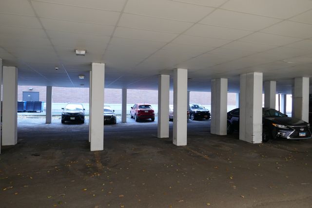 603 S River Road 2M, Des Plaines, IL 60016