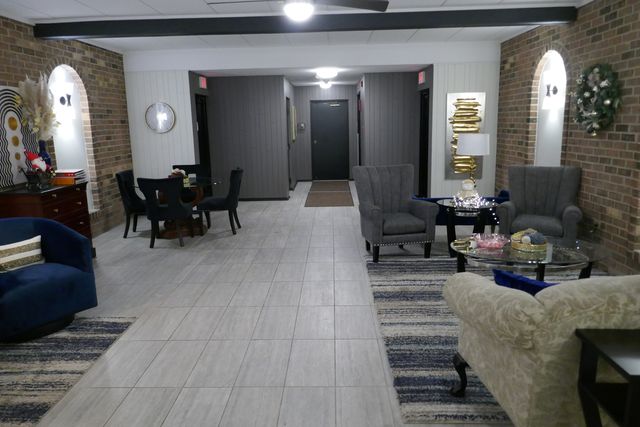 603 S River Road 2M, Des Plaines, IL 60016