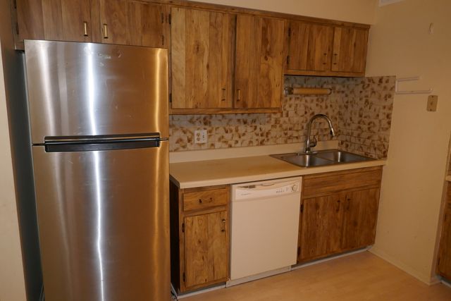 603 S River Road 2M, Des Plaines, IL 60016