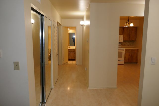 603 S River Road 2M, Des Plaines, IL 60016