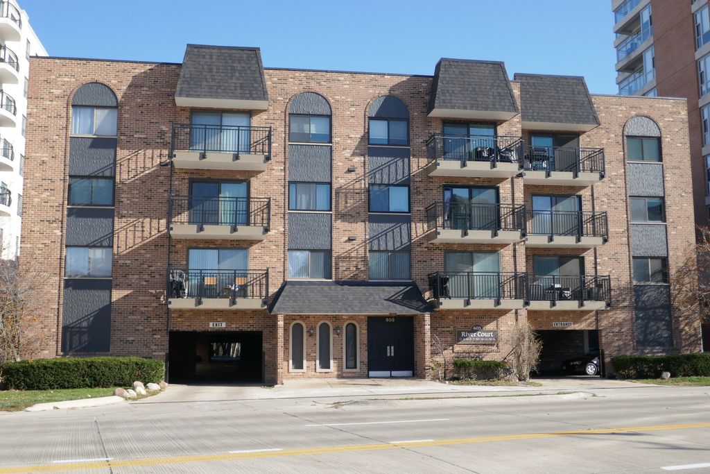 603 S River Road 2M, Des Plaines, IL 60016