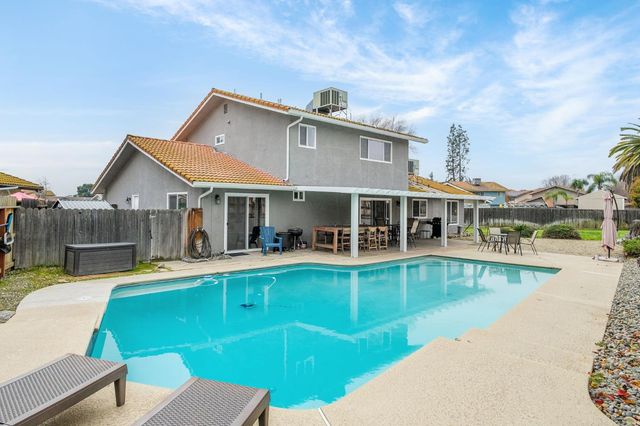 93 N Osmun Avenue, Clovis, CA 93612