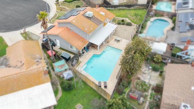 93 N Osmun Avenue, Clovis, CA 93612