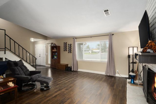 93 N Osmun Avenue, Clovis, CA 93612