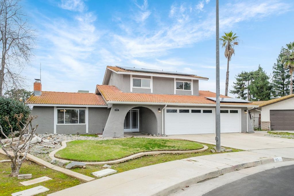 93 N Osmun Avenue, Clovis, CA 93612