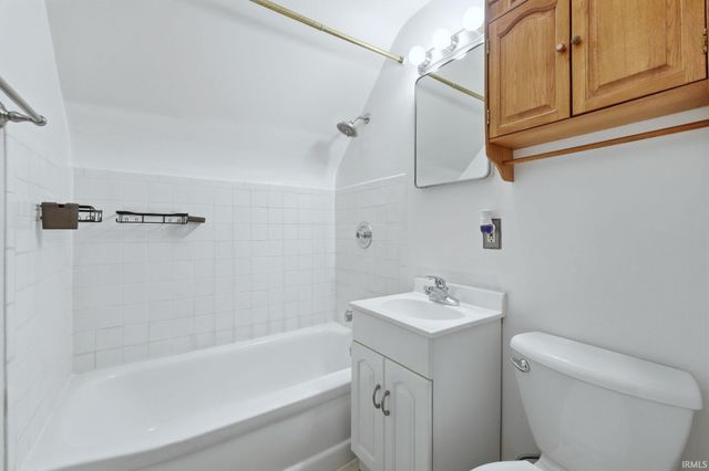 2521 Bolton Drive, Fort Wayne, IN 46805
