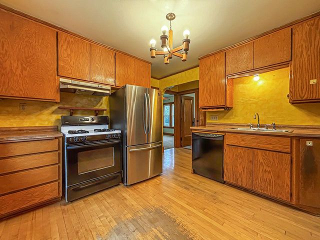 16450 W Coffee ROAD, New Berlin, WI 53151