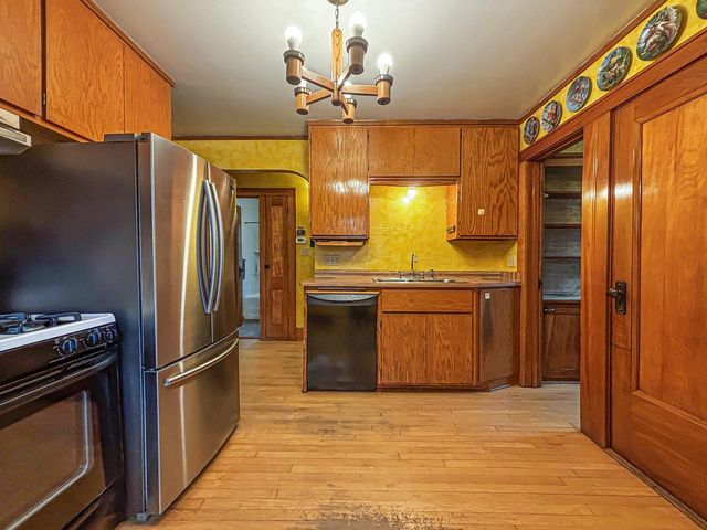 16450 W Coffee ROAD, New Berlin, WI 53151