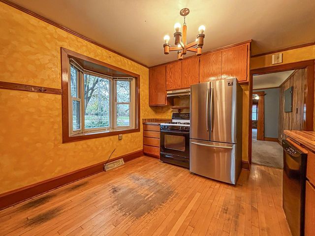 16450 W Coffee ROAD, New Berlin, WI 53151