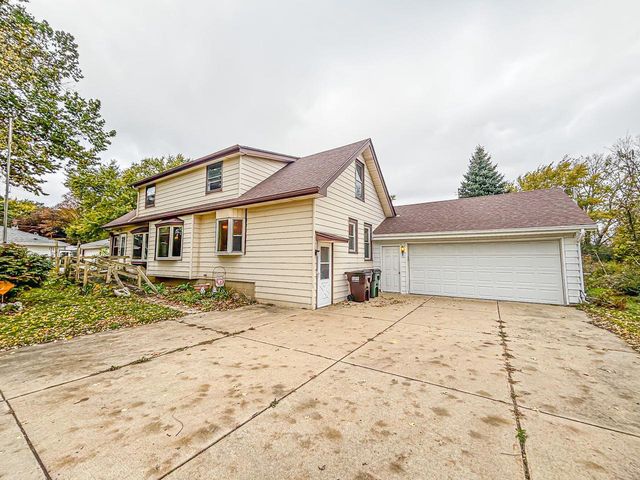 16450 W Coffee ROAD, New Berlin, WI 53151