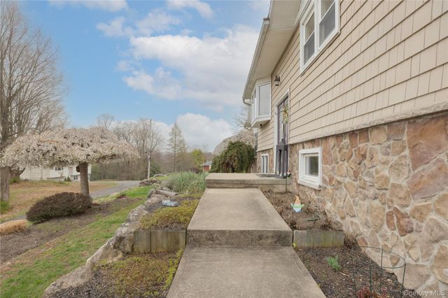 2 Emily Lane, Stony Point, NY 10980