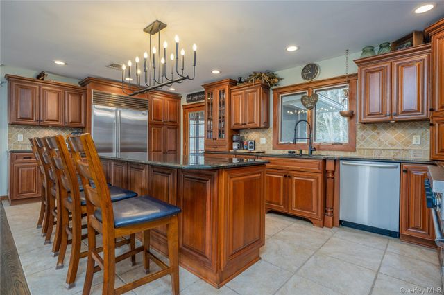 2 Emily Lane, Stony Point, NY 10980