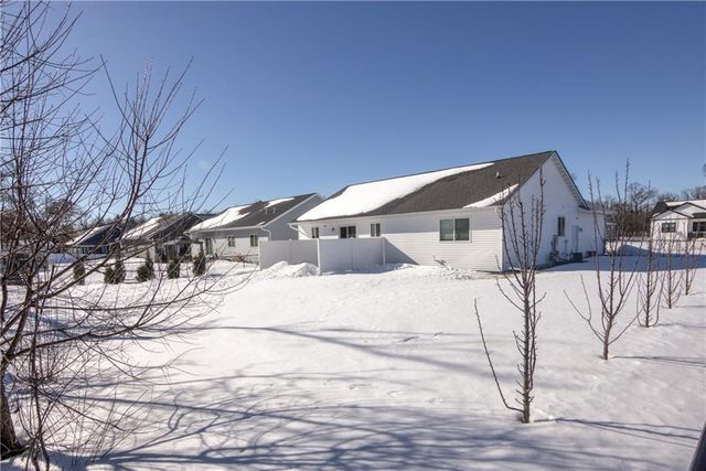 4947 Woodlands Drive, Eau Claire, WI 54703