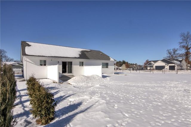 4947 Woodlands Drive, Eau Claire, WI 54703