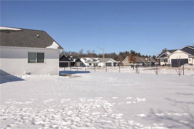 4947 Woodlands Drive, Eau Claire, WI 54703